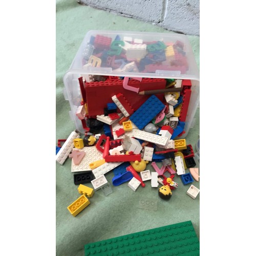 45 - QUANTITY OF LEGO