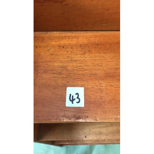 43 - BOOKSHELF