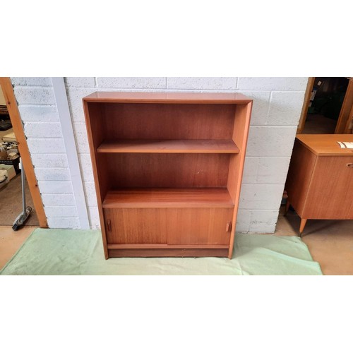 139 - Retro shelving unit with sliding door cupboard