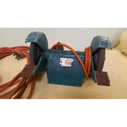 111 - extension lead and bench grinder