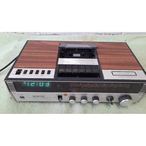 161 - retro radio cassette player