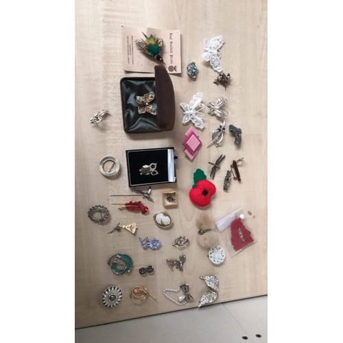 186 - selection of mixed broaches