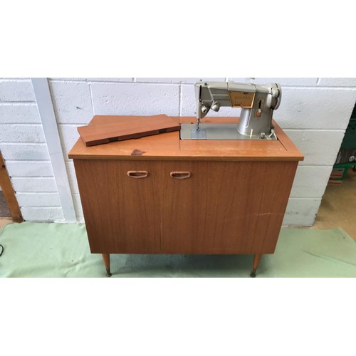 80 - retro teak cased SINGER sewing machine and other contents