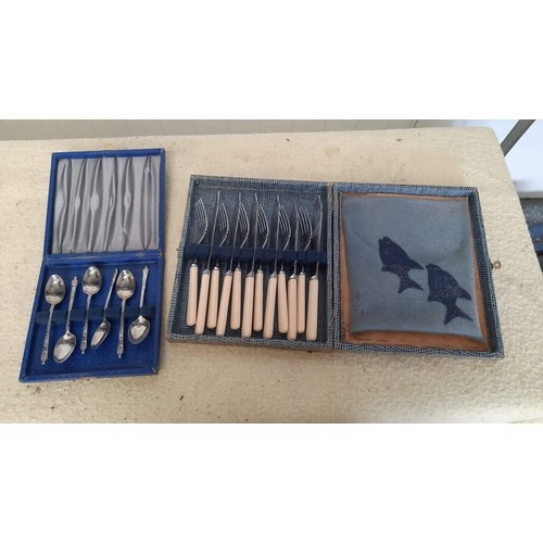 37 - cased flatware