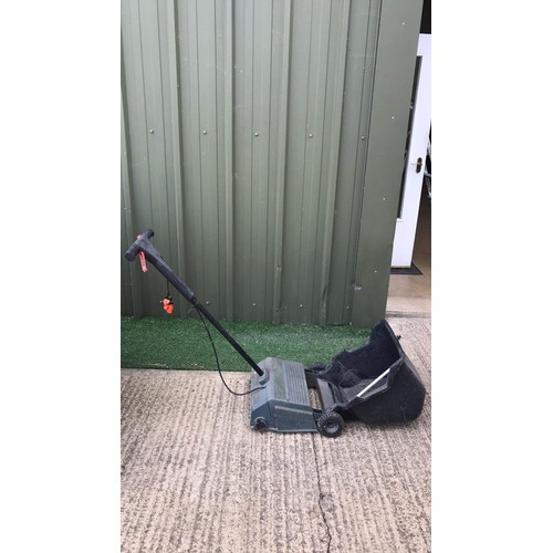 219 - BLACK AND DECKER LAWN SCARIFIER NO LEAD