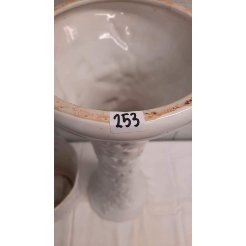 253 - JARDINIERE SET IN WHITE