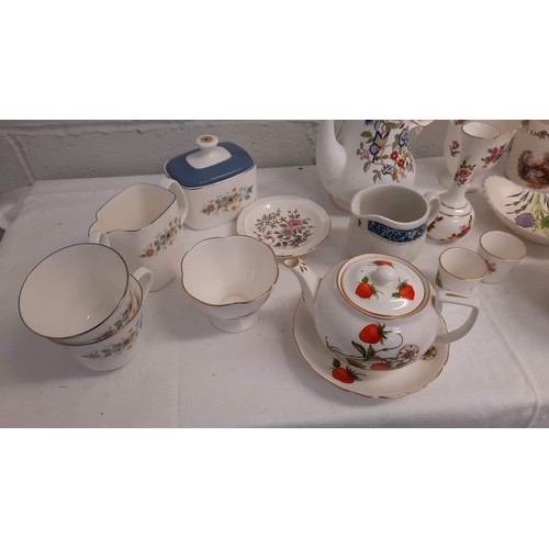 310 - MIXED TABLE WARE