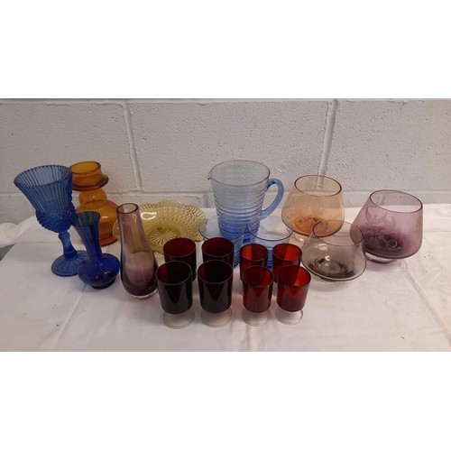 289 - MIXED COLOURED GLASS WARE