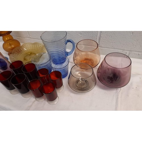 289 - MIXED COLOURED GLASS WARE