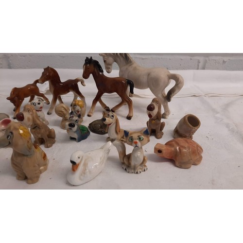 284 - MIXED ANIMAL FIGURES