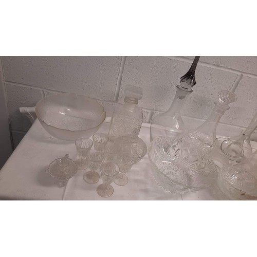 339 - MIXED CLEAR GLASS TABLE WARE