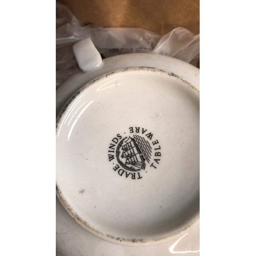 324 - 16 pc TRADE WIND TABLE WARE