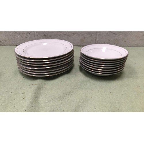 324 - 16 pc TRADE WIND TABLE WARE