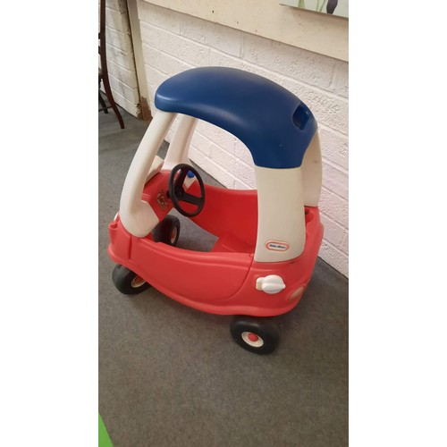 558 - LITTLE TIKES CAR IN RED