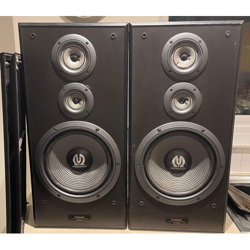 560 - PAIR OF BLACK PIONEER 3 WAY SPEAKERS SYSTEM CS-7070 USED