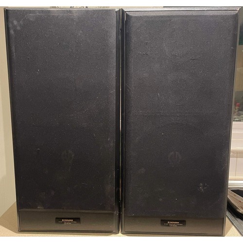 560 - PAIR OF BLACK PIONEER 3 WAY SPEAKERS SYSTEM CS-7070 USED