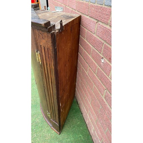 137 - GEORGIAN OAK BOW FRONTED WALL HANGING CORNER CUPBOARD