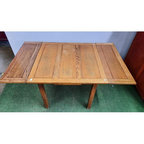 133 - OAK DRAWLEAF TABLE