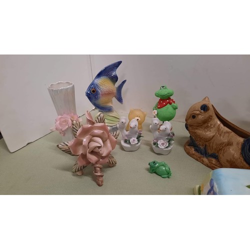 23 - collection of decorative items