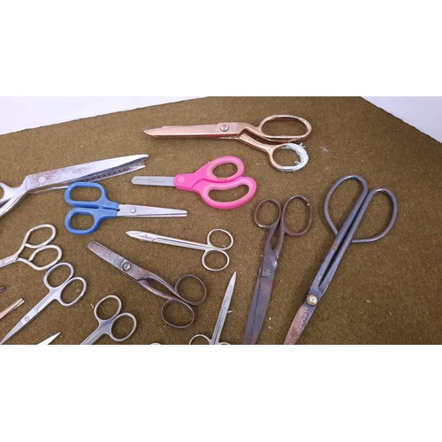 45 - quantity of mixed scissors