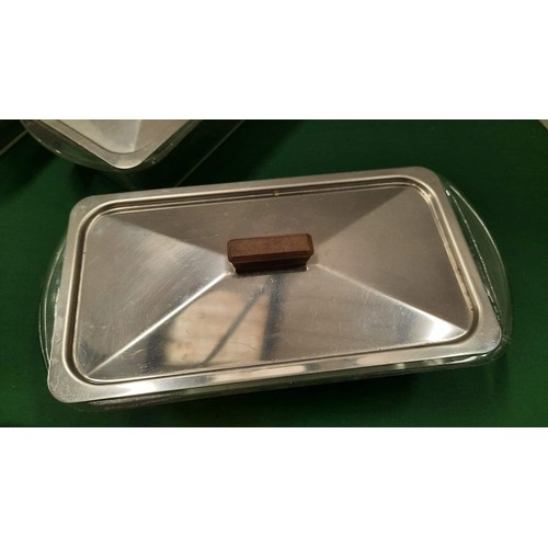 43 - 4 glass hot plate dishes