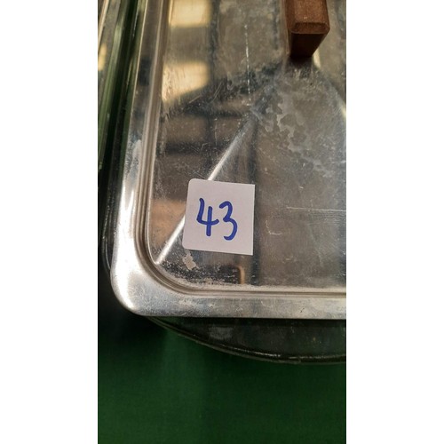 43 - 4 glass hot plate dishes