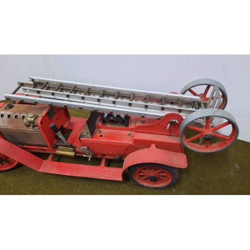 41 - MOMED fire engine with working steering