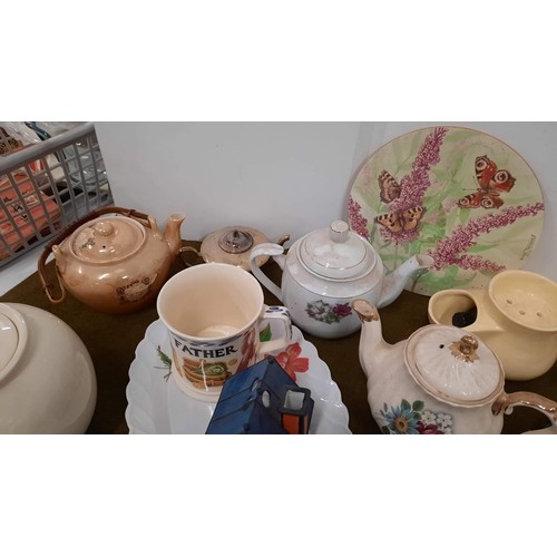 84 - mixed kitchen table ware