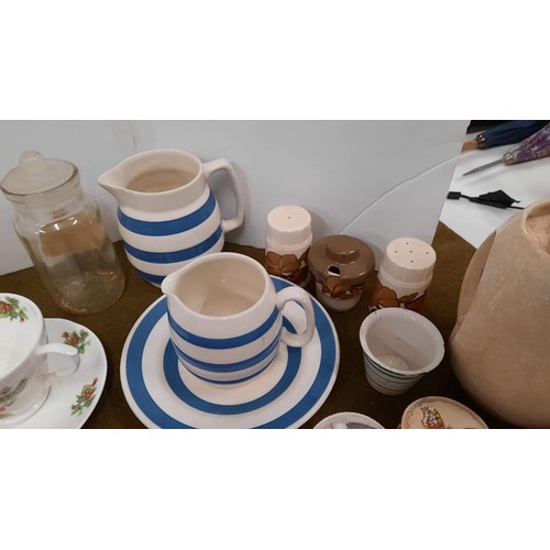 84 - mixed kitchen table ware