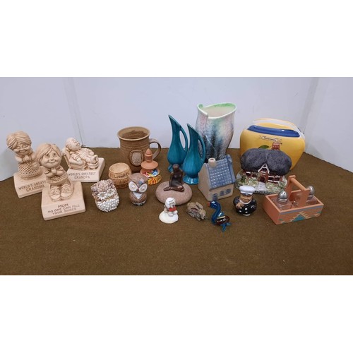 72 - mixed decorative items