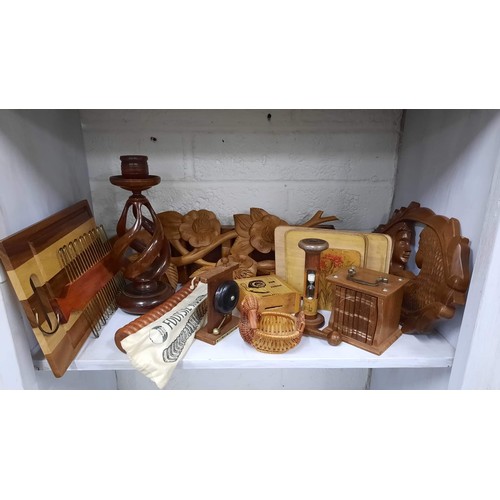 70 - mixed wooden collectables