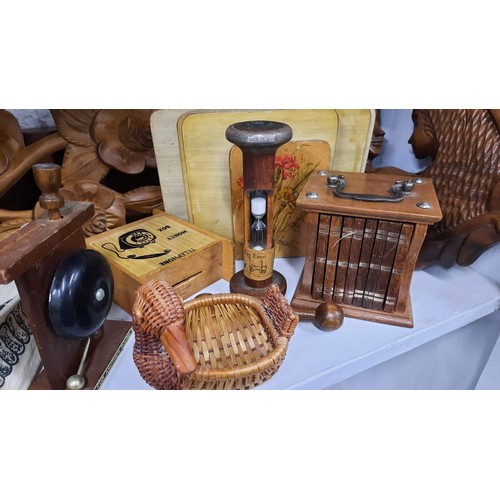 70 - mixed wooden collectables