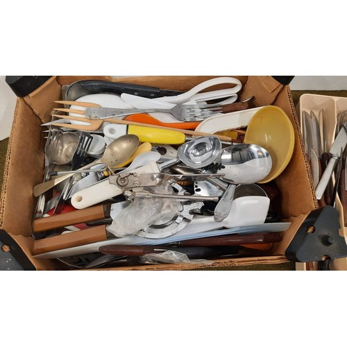 55 - mixed kitchen cutlery