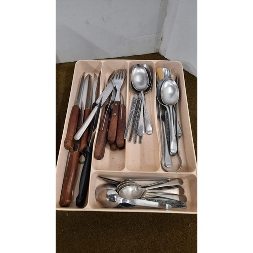 55 - mixed kitchen cutlery