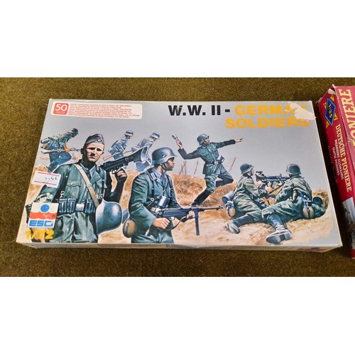 91 - WW2 model German soldiers boxed 1.35 scale by Revell and ESCI Italy