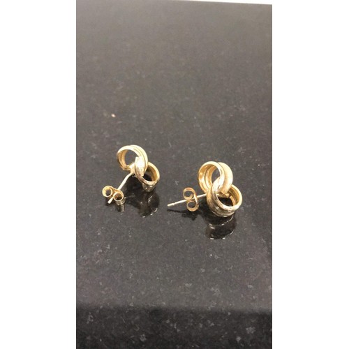 184 - 9ct gold earrings weight 1.03g