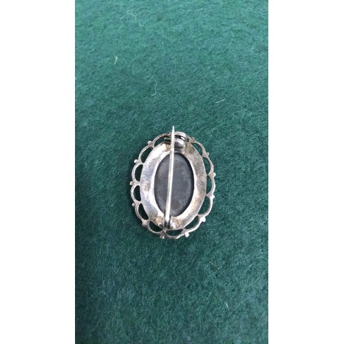 206 - Silver broach weight 4.70g