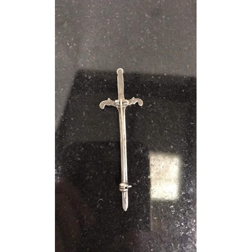 183 - Silver broach weight 5.15g