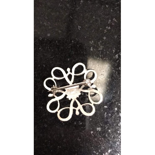 207 - Silver broach weight 1.82g