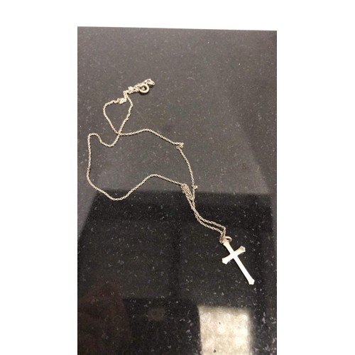 194 - Silver necklace and crucifix weight 2.39g