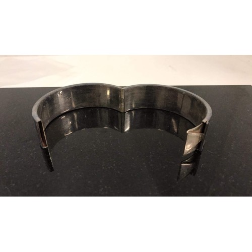 175 - Silver bangle weight 44.11g