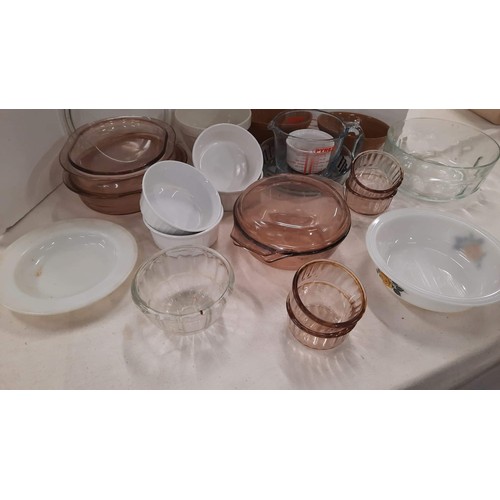 288 - MIXED KITCHEN GLASS COOK WARE