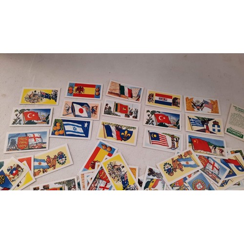 310 - LARGE COLLECTION OF DOMINO FILTER COLLECTABLE CARDS OF WORLD WIDE FLAGS