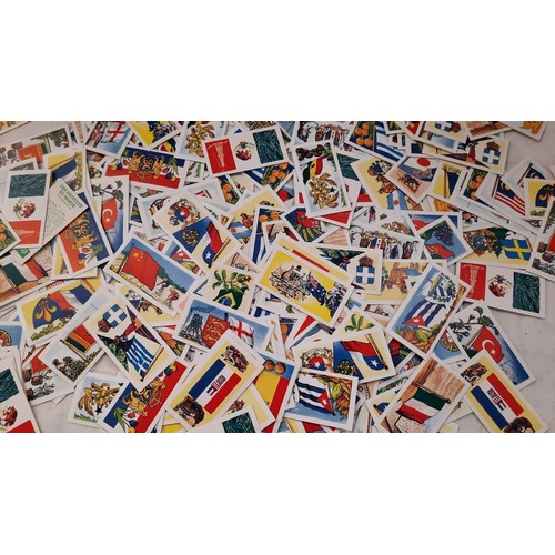 310 - LARGE COLLECTION OF DOMINO FILTER COLLECTABLE CARDS OF WORLD WIDE FLAGS