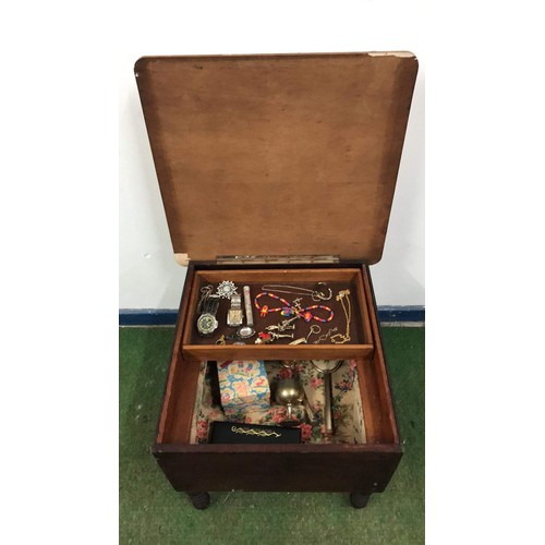 392 - WOODEN SEWING BOX CONTAINING MIXED COLLECTABLES