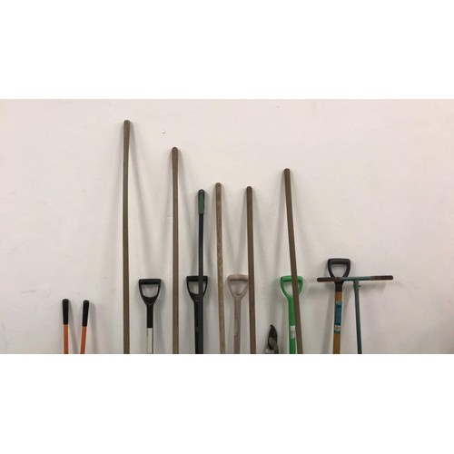 393 - LONG HANDLE GARDEN TOOLS