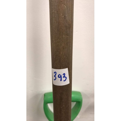 393 - LONG HANDLE GARDEN TOOLS