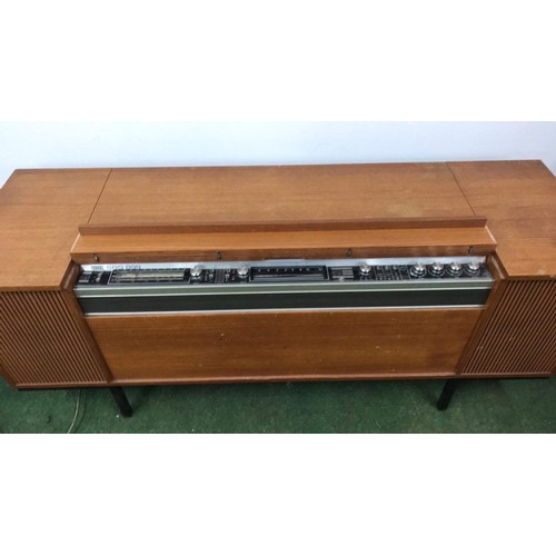 339 - DECCA SRG899 RETRO TEAK FINISH RADIOGRAME POWERS UP NEEDS SORTING