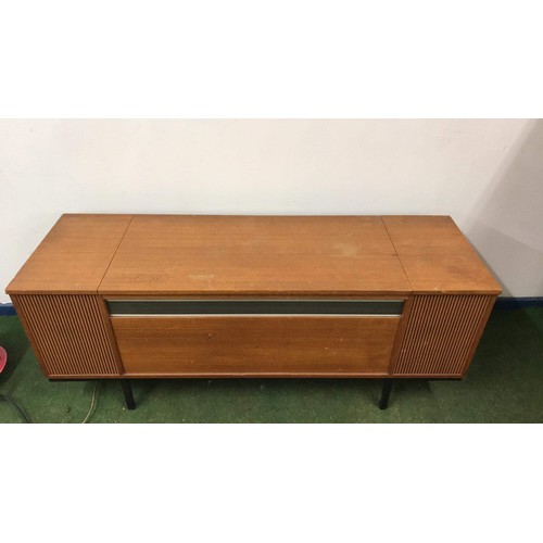 339 - DECCA SRG899 RETRO TEAK FINISH RADIOGRAME POWERS UP NEEDS SORTING