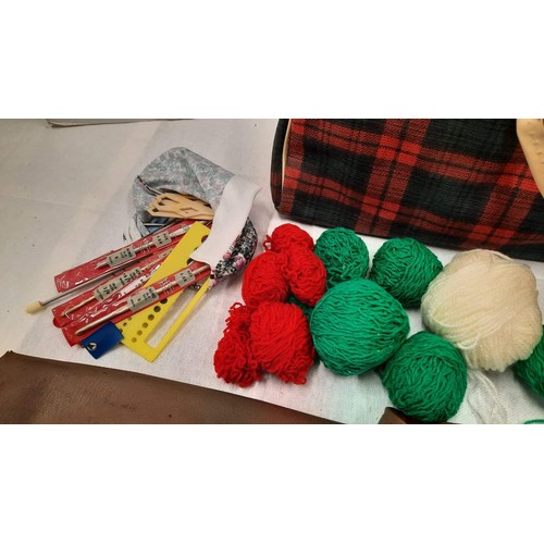 337 - TARTEN CASE OF KNITTING NEEDLES AND WOOL